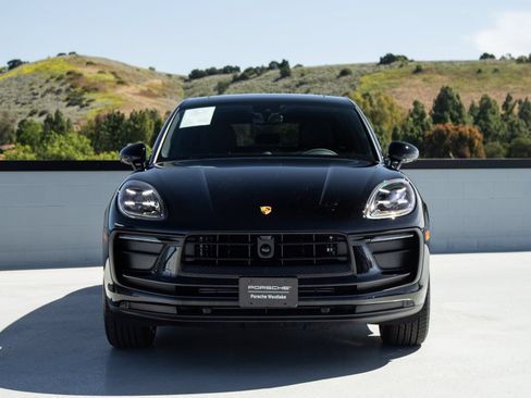 Used 2025 Porsche Macan AWD/4WD image 10