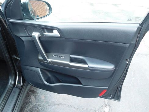 Used 2018 Kia Sportage LX image 21