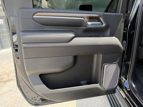 Used 2024 Chevrolet Silverado 2500 High Country w/ High Country Premium Package image 17