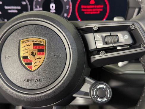 Certified 2025 Porsche Cayenne image 41