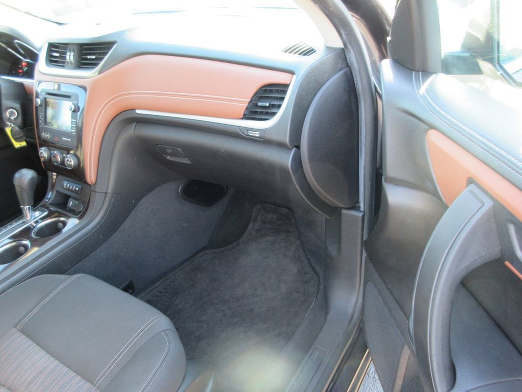 Certified 2017 Chevrolet Traverse LT FWD image 19