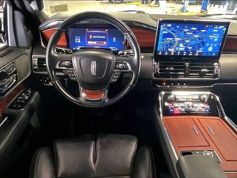 Used 2024 Lincoln Navigator Reserve image 5