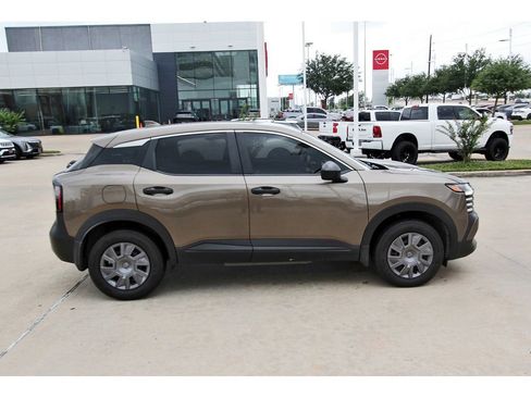 Used 2025 Nissan Kicks S FWD image 7