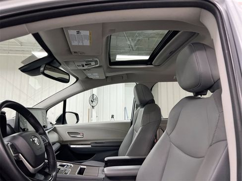 Used 2024 Toyota Sienna XLE image 19