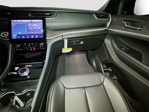 New 2025 Jeep Grand Cherokee Limited w/ Luxury Tech Group II image 26