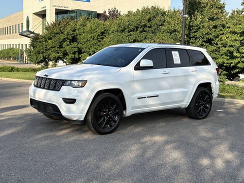 Used 2021 Jeep Grand Cherokee Laredo X AWD/4WD image 1