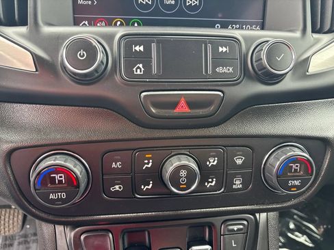 Used 2020 GMC Terrain SLT w/ Preferred Package AWD/4WD image 18