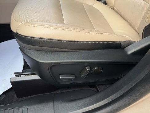 Used 2020 Ford Escape Titanium image 8