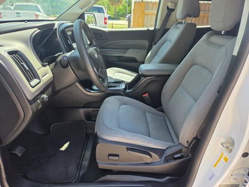 Used 2019 Chevrolet Colorado W/T w/ WT Convenience Package RWD image 9