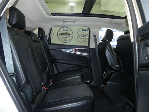 Used 2022 Lincoln Nautilus Reserve w/ Luxury Package image 22