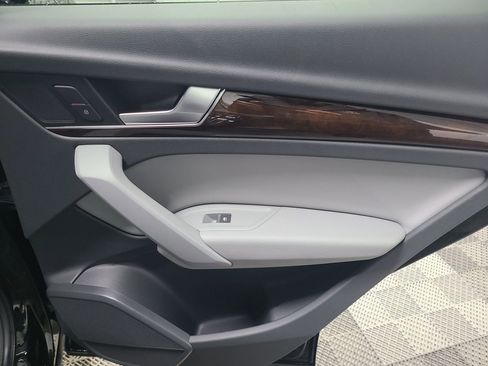 Used 2019 Audi Q5 2.0T Premium image 40