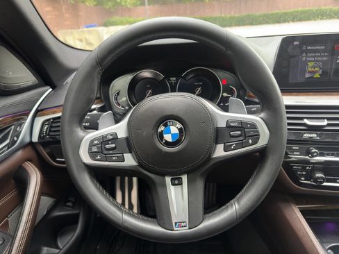 Used 2018 BMW M550i xDrive M550i xDrive AWD 4dr Sedan image 25