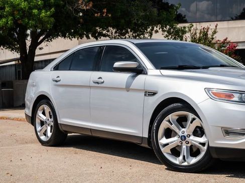 Used 2010 Ford Taurus SHO image 35