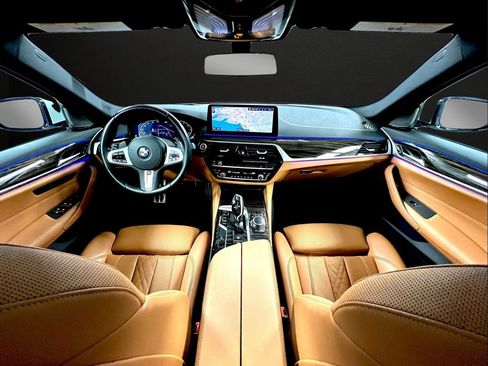 Used 2022 BMW 530i xDrive w/ M Sport Package image 17