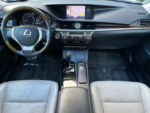 Used 2013 Lexus ES 350 w/ Luxury Pkg image 3
