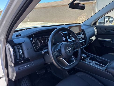 Used 2025 Nissan Pathfinder SV FWD image 37