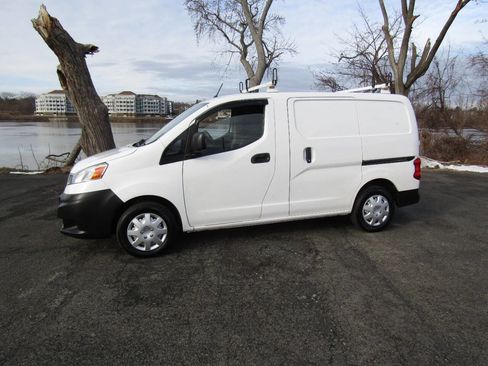 Used 2017 Nissan NV200 S image 3