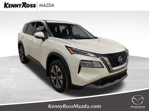 Used 2022 Nissan Rogue SV image 1