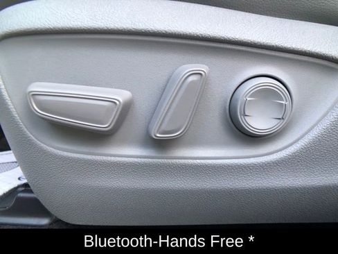 Used 2023 Toyota Highlander XLE image 12