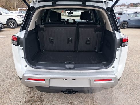 New 2025 Nissan Pathfinder SL w/ SL Premium Package image 24