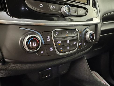 Used 2018 Chevrolet Traverse LT AWD/4WD image 21
