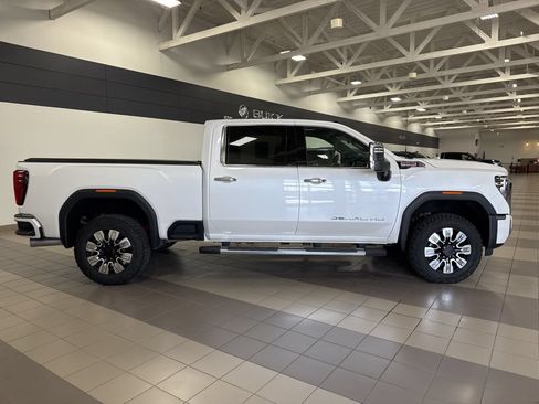 Used 2025 GMC Sierra 3500 Denali w/ Technology Package AWD/4WD image 7