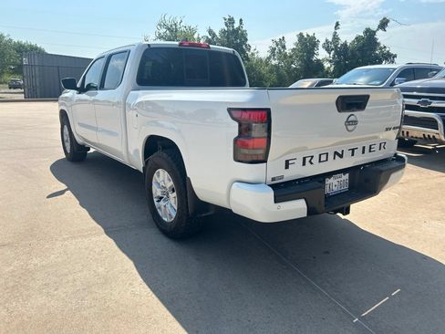 Certified 2022 Nissan Frontier SV w/ Technology Package AWD/4WD image 3