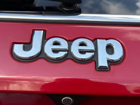 Used 2018 Jeep Compass Latitude w/ Popular Equipment Group image 11