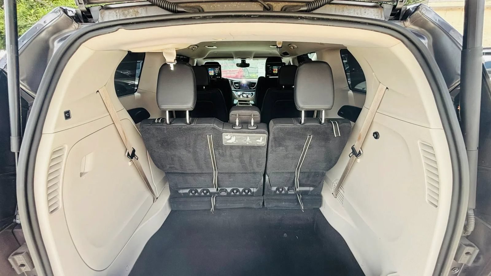 Used 2018 Chrysler Pacifica Touring-L Plus FWD image 19