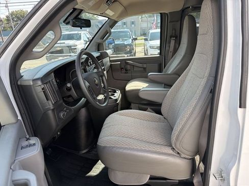 Used 2025 Chevrolet Express 3500 LT w/ LT Preferred Equipment Group RWD image 13