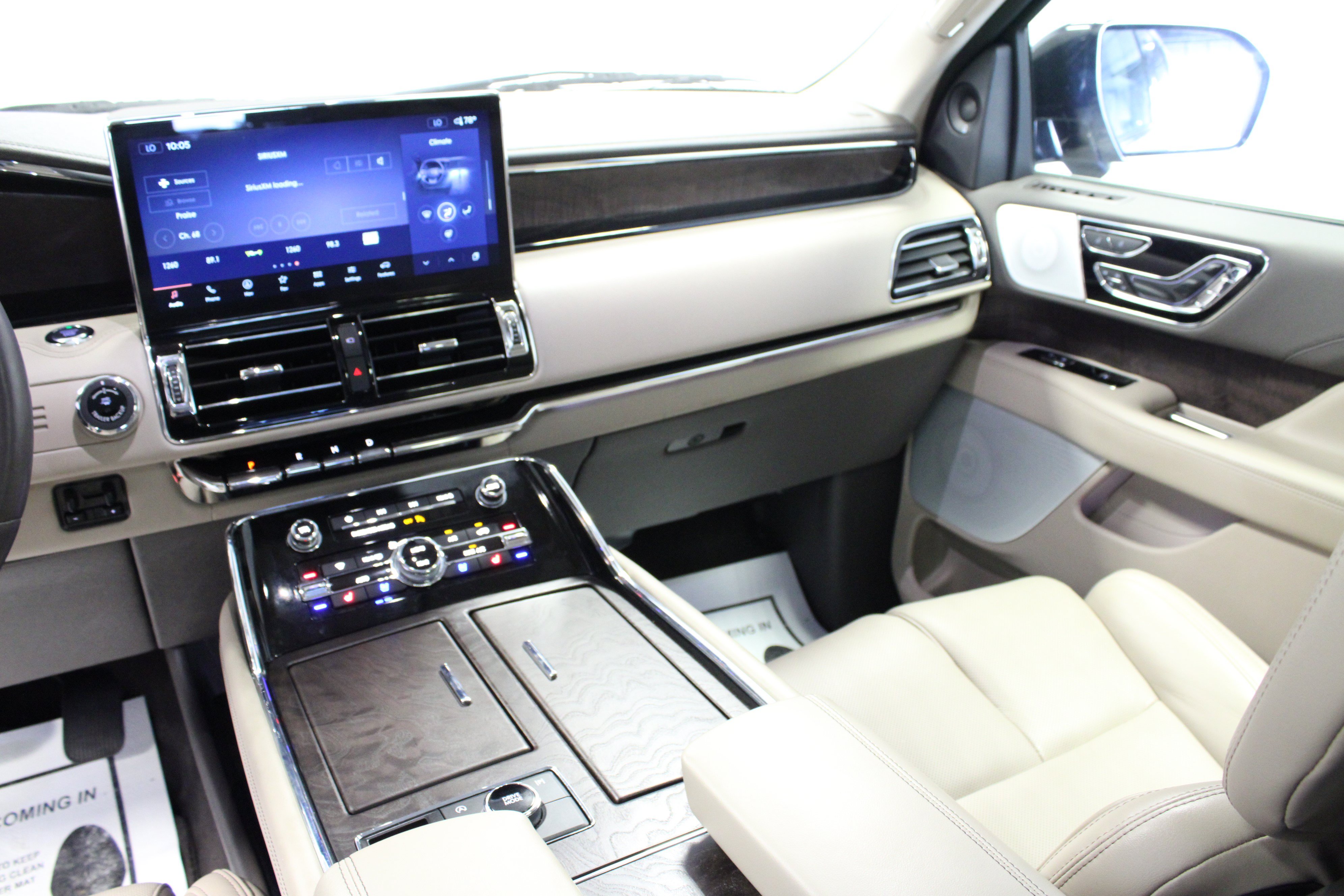 Used 2024 Lincoln Navigator Reserve AWD/4WD image 20