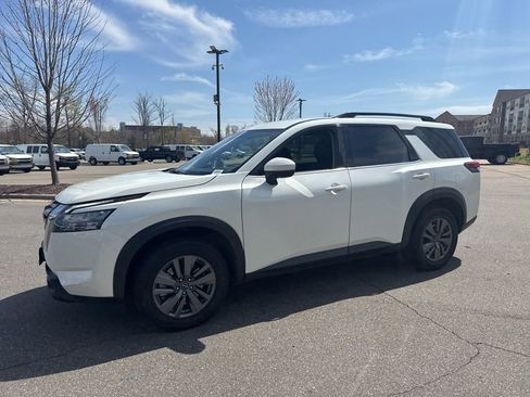 Used 2024 Nissan Pathfinder SV image 26