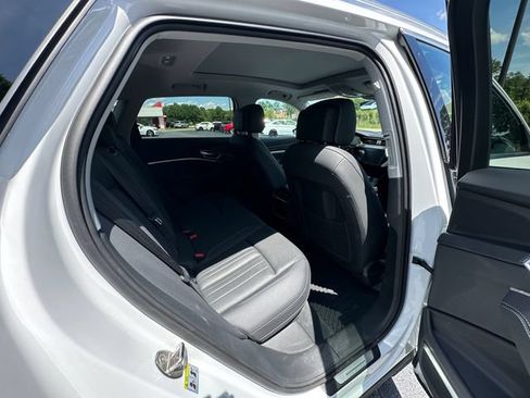 Used 2023 Audi e-tron Premium Plus w/ Premium Plus Package AWD/4WD image 17