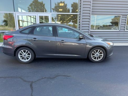 Used 2016 Ford Focus SE FWD image 1