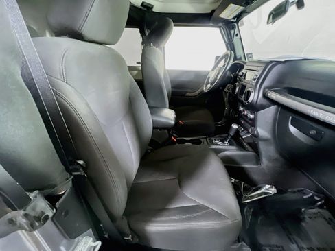 Used 2018 Jeep Wrangler Sport w/ Connectivity Group AWD/4WD image 23