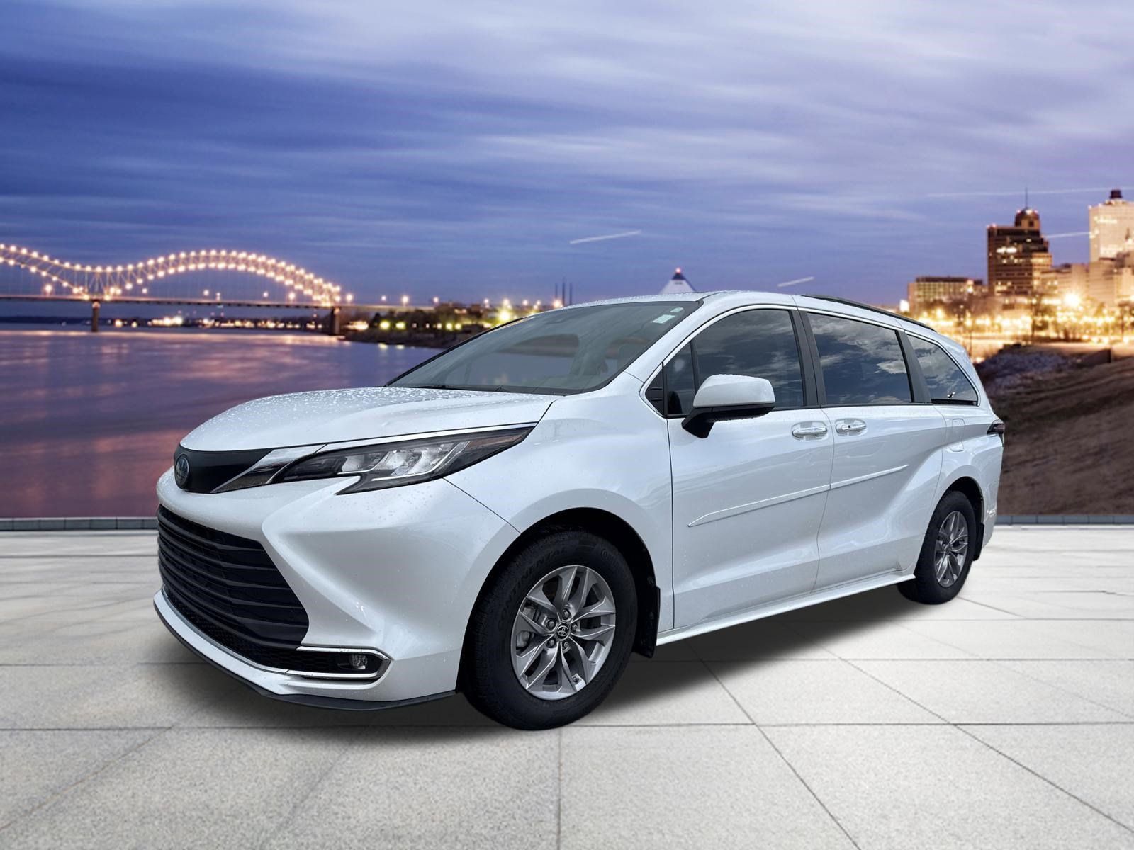 Used 2023 Toyota Sienna XLE AWD/4WD image 1