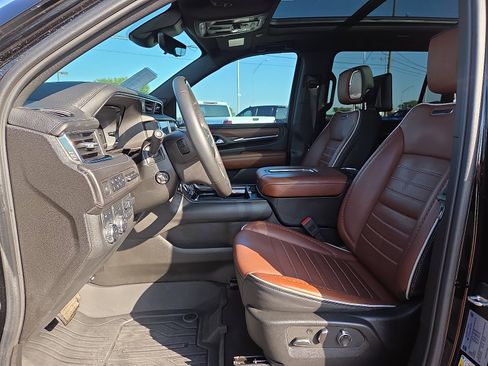 Used 2024 GMC Yukon XL Denali Ultimate AWD/4WD image 12