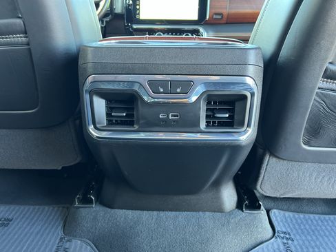 Used 2025 GMC Sierra 2500 Denali Ultimate AWD/4WD image 32