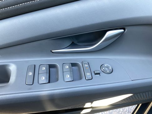 Certified 2025 Hyundai Elantra Sport image 18