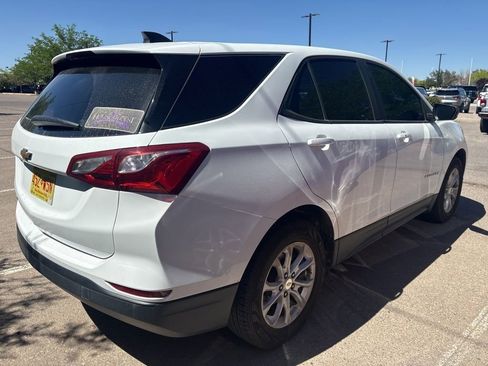 Used 2020 Chevrolet Equinox LS w/ LS Convenience Package FWD image 3