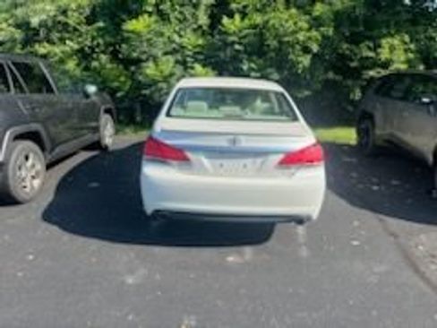 Used 2011 Toyota Avalon Limited FWD image 3