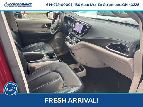 Used 2022 Chrysler Pacifica Touring-L image 16