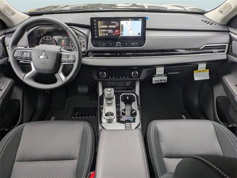 New 2025 Mitsubishi Outlander ES image 15