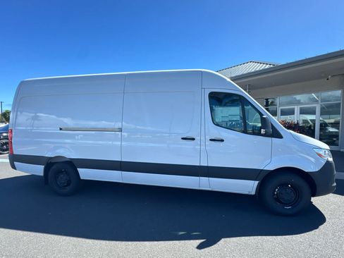 Used 2026 Mercedes-Benz Sprinter 2500 image 3