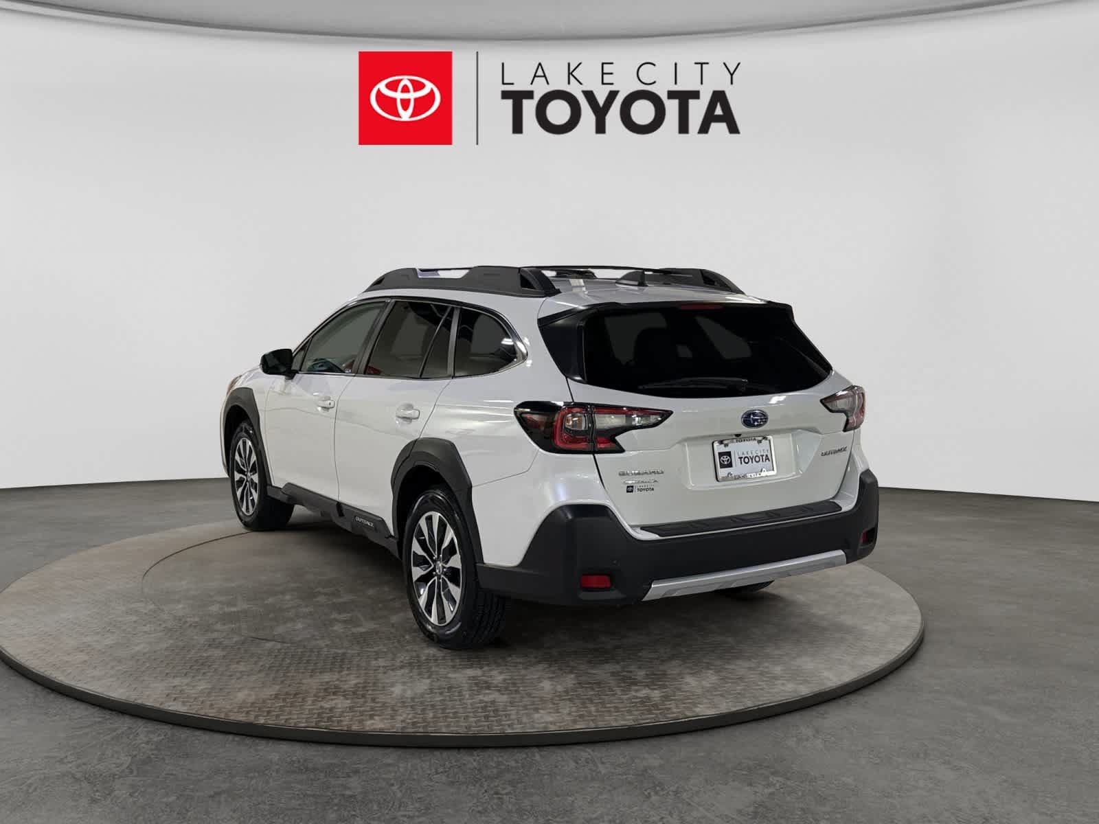 Used 2023 Subaru Outback Limited AWD/4WD image 5