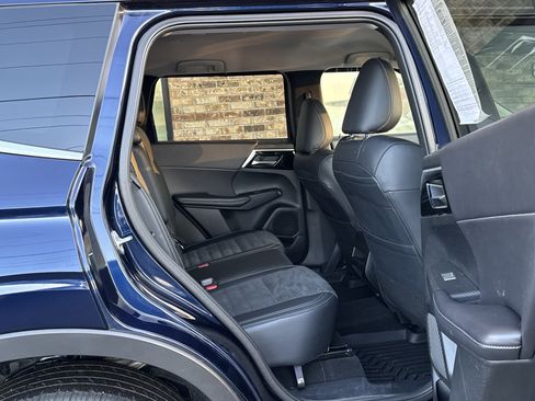 Used 2024 Mitsubishi Outlander SE image 14