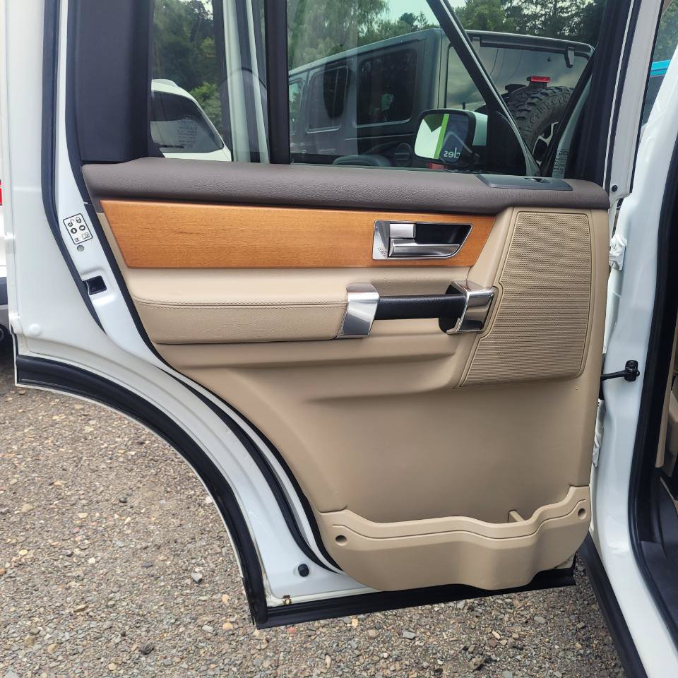 Used 2013 Land Rover LR4 HSE w/ HSE Pkg AWD/4WD image 34