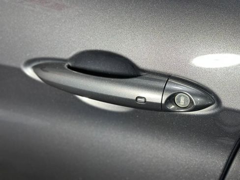 Used 2017 Alfa Romeo Giulia Base AWD image 11