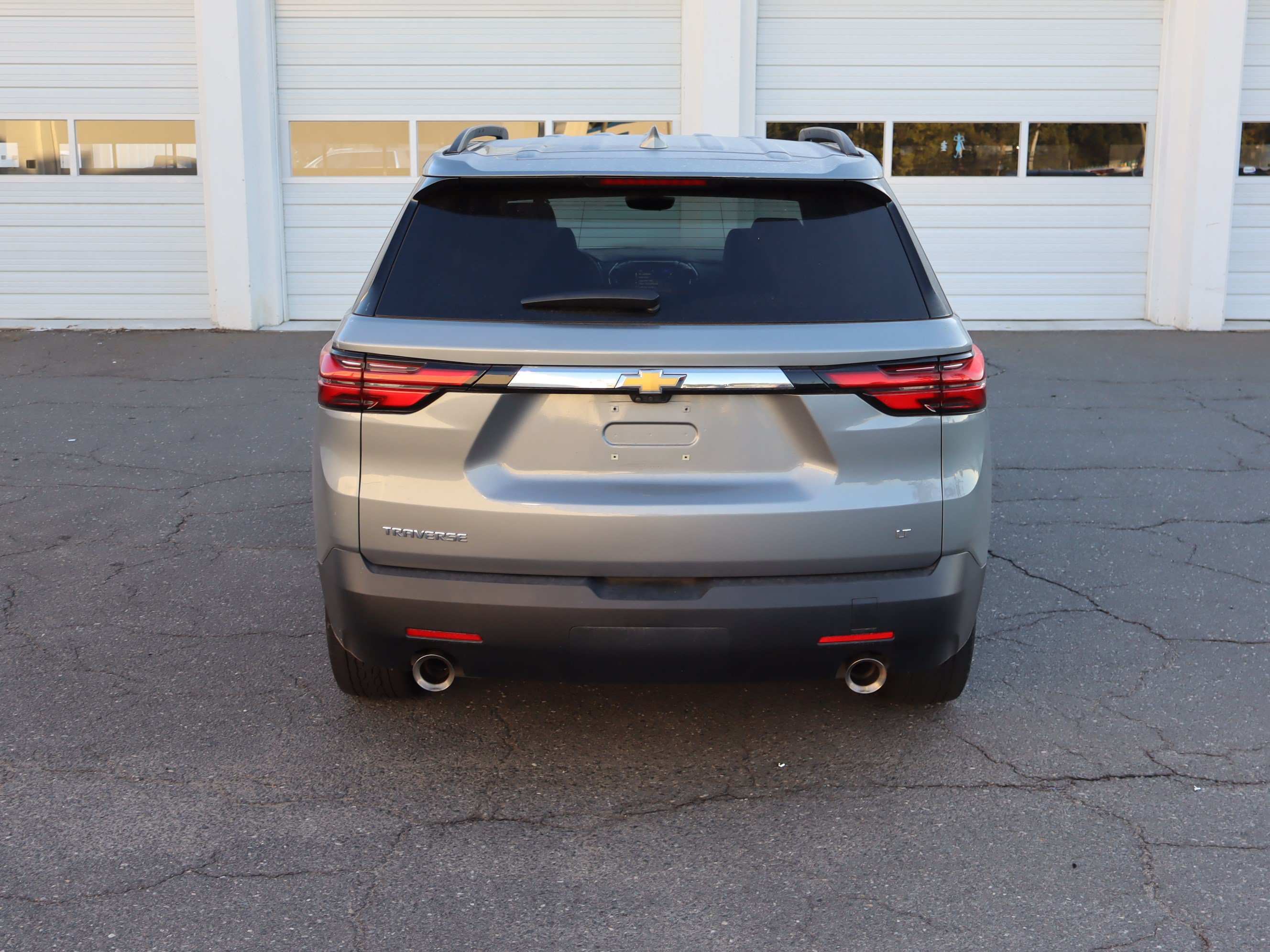 Used 2023 Chevrolet Traverse LT w/ LT Premium Package FWD image 9