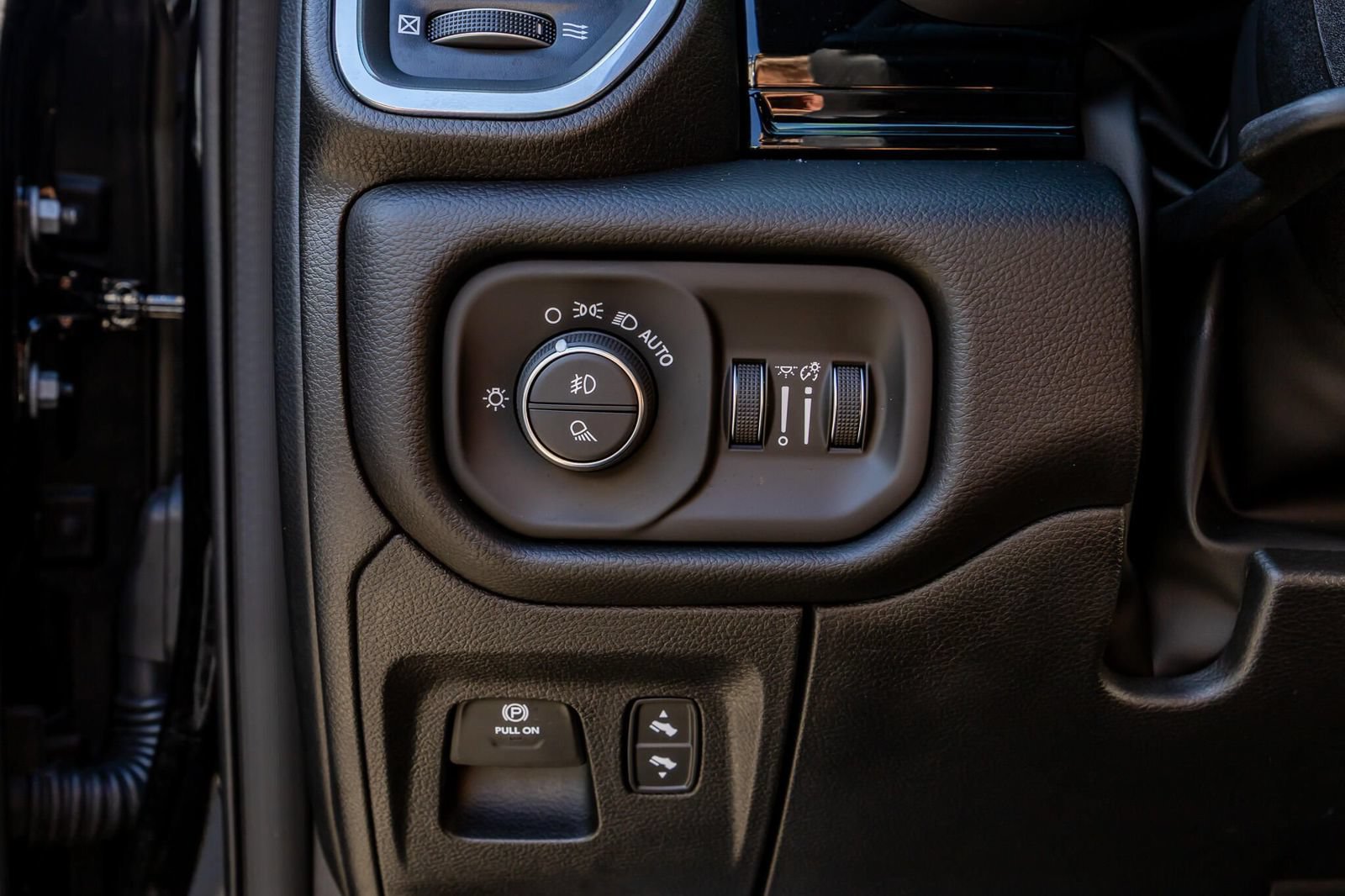 Used 2026 RAM 1500 Laramie AWD/4WD image 22